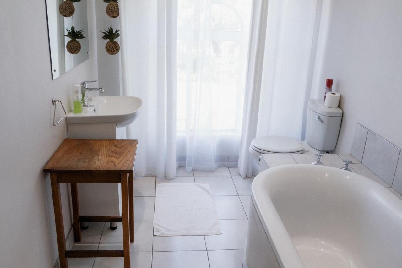 Park Living Guesthouse ブルームフォンテーン エクステリア 写真