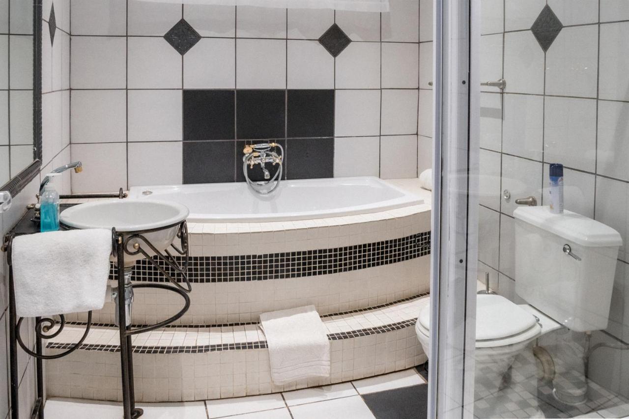 Park Living Guesthouse ブルームフォンテーン エクステリア 写真