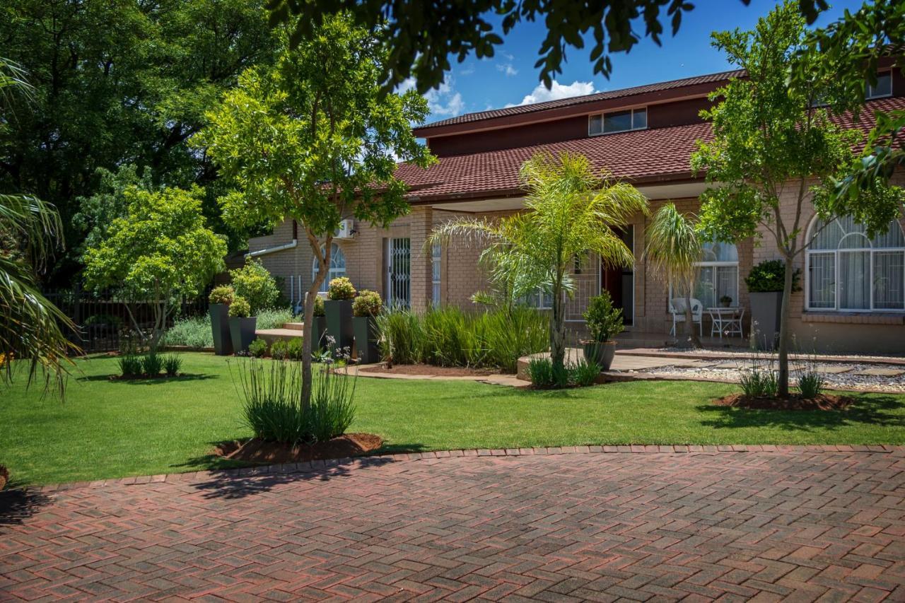 Park Living Guesthouse ブルームフォンテーン エクステリア 写真